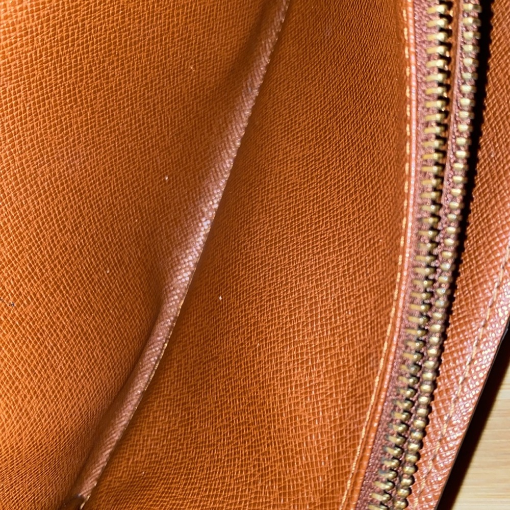 Louis Vuitton Wallet - Picture 10 of 17